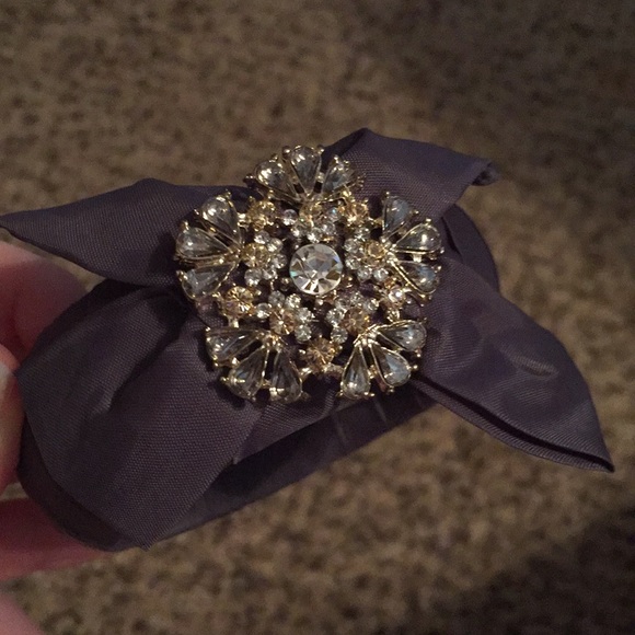 Gray bow bangle - Picture 4 of 4